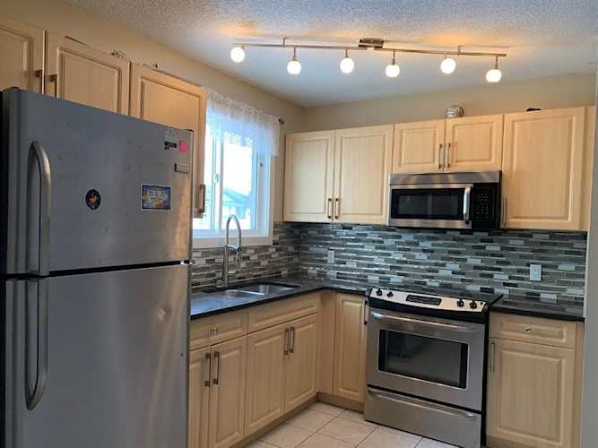 4315 38 St NE Calgary, AB T1Y 5X6