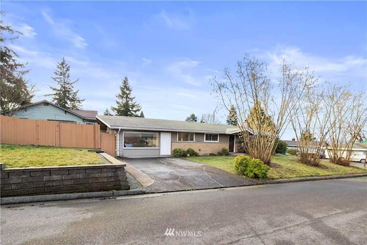 98030912 E Filbert St330 - KentKentImmaculate Rambler in the quiet neighborhood of Scenic Hill will be on display when you get a...King1881360WAhome for saleKent Photo 1