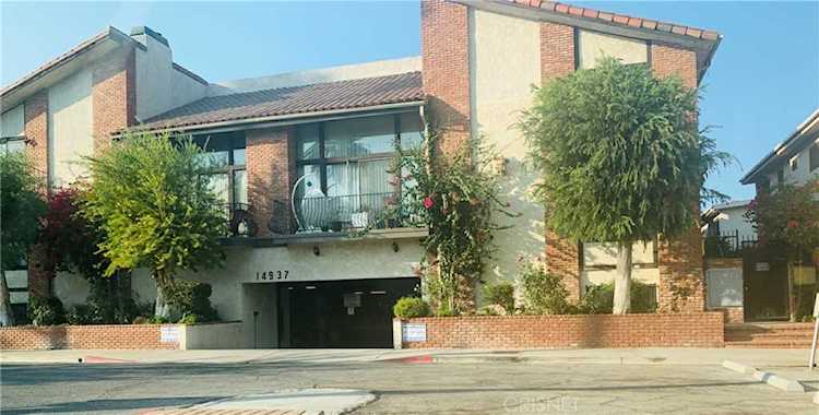 14937 Sherman Way #4 Van Nuys, CA 91405 | MLS SR22014811 Photo 1