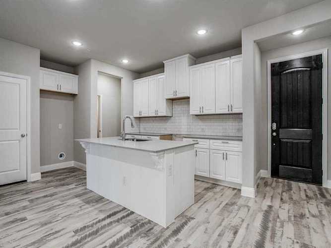 581 Hutchinson Lane Lewisville, TX 75077