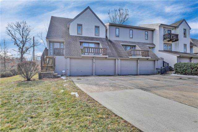 529 Woodbridge Ln, Kansas City, MO 64145 | home for sale Photo 1