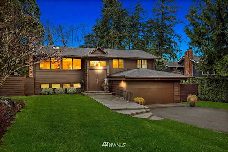 980398050 NE 27th St520 - Bellevue/West OfMedinaLook NO Further for your Dream Home in Medina! Over a 1/3 of an acre, extending beyond the serene...Medina ManorKing1852061WAhome for saleMedina Photo 1