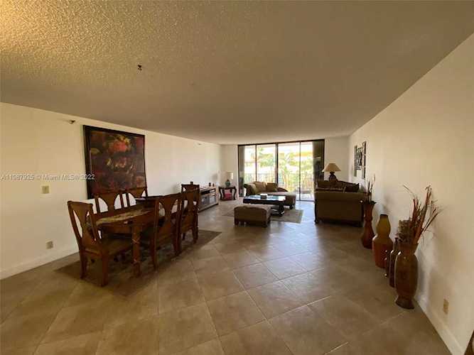 8877 Collins Ave #405 Surfside, FL 33154