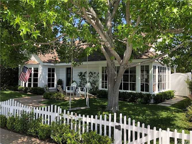 2685 Bayshore Dr Newport Beach, CA 92663 | MLS NP18133618 Photo 1