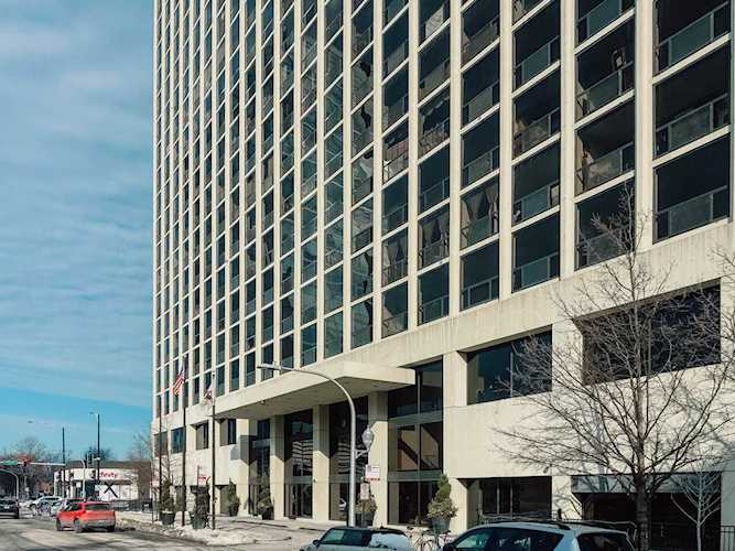 4343 N Clarendon Ave #2403, Chicago, IL, 60613 - $180,000 Photo 1