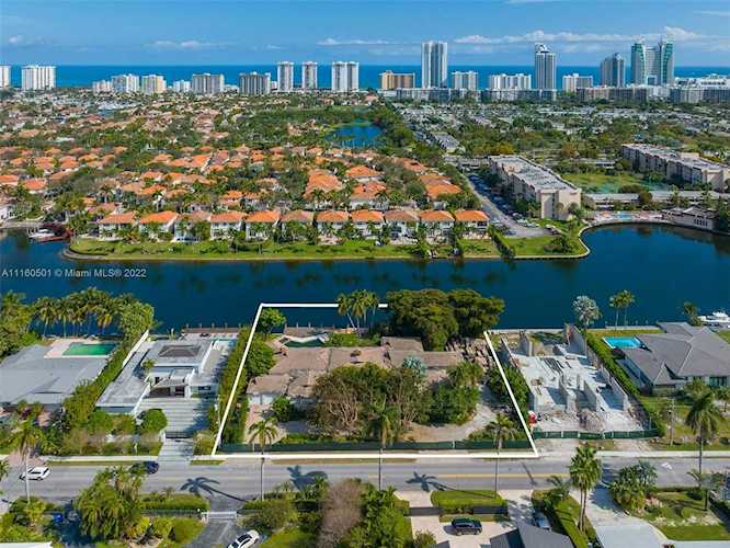 1615 Diplomat Pkwy Hollywood, FL 33019