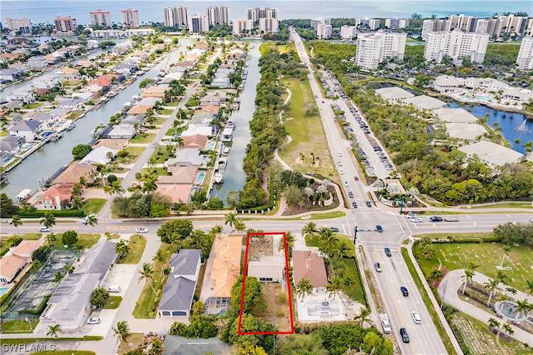 11040 Vanderbilt Dr Naples, FL 34108