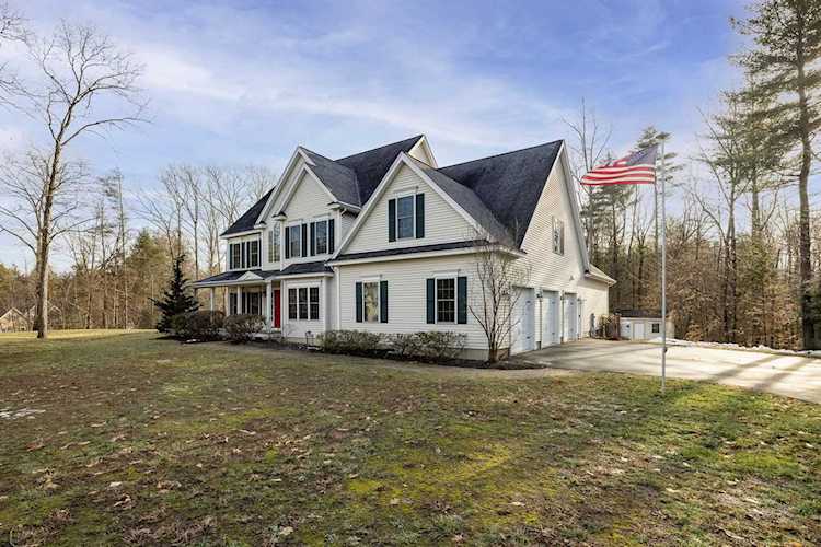 Bean Group | 30 Maplevale Rd East Kingston 03827 NH | home for sale Photo 1