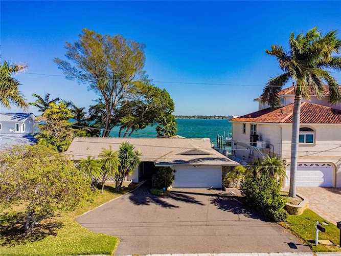 1205 Bay Dr Belleair Beach, FL 33786