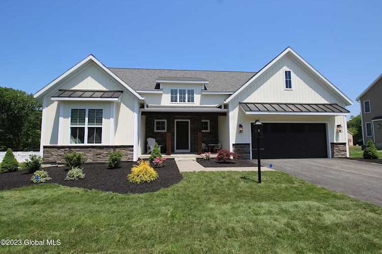 14 Essie Ln Troy, NY 12180