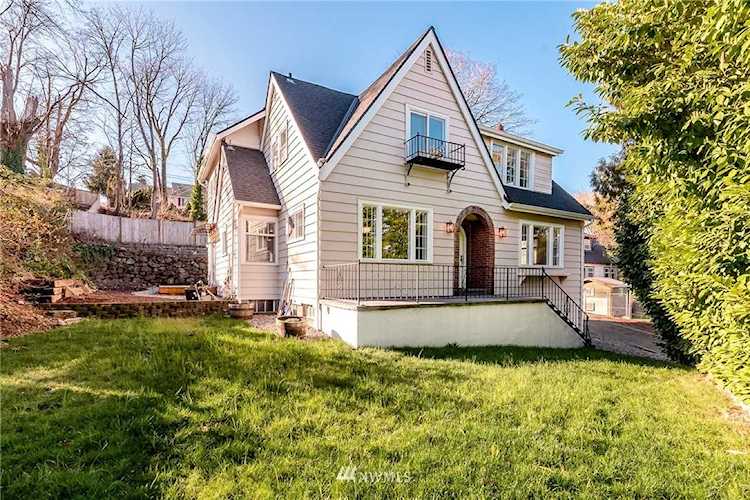 10011 16th Ave S Seattle, WA 98168 | MLS® 1894240 Photo 1