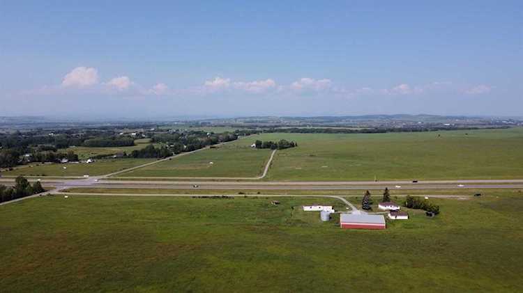306220 17 St E De Winton, AB T0L 0X0