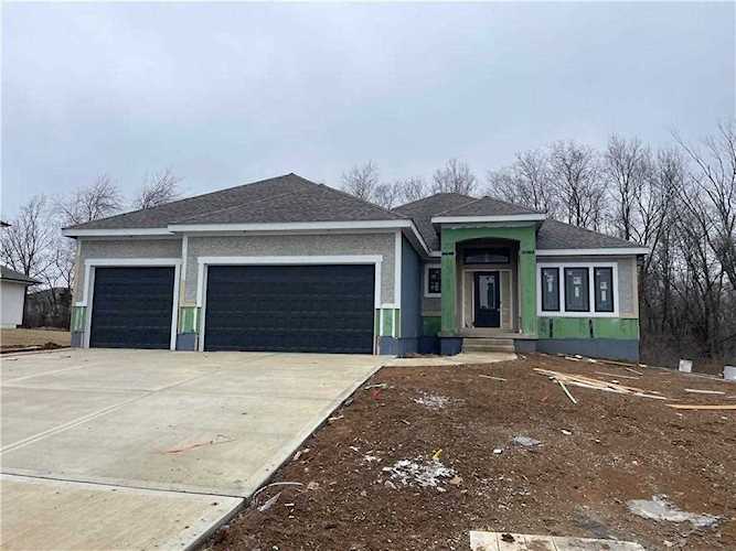 905 SE Larue St Blue Springs, MO 64014