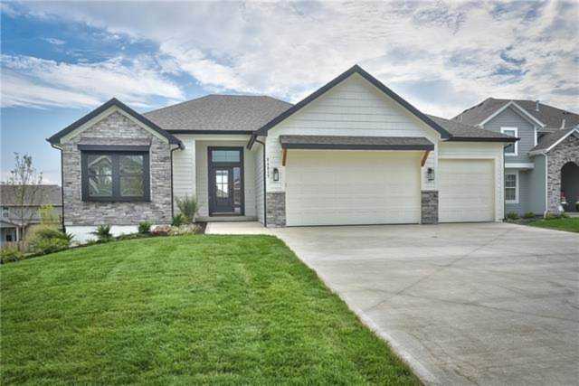 5853 Belmont Dr Shawnee, KS 66226