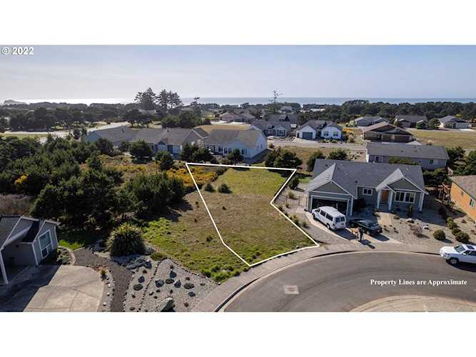 2664 Cedar Loop Dr #72 Bandon, OR 97411 | MLS 22142615 Photo 1