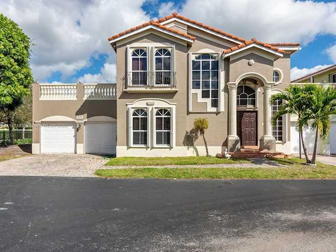 10899 NW 51st Trail Doral, FL 33178