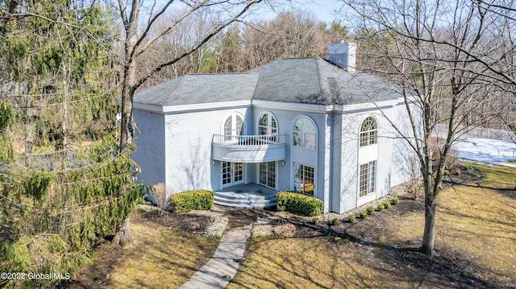 90 Swift Rd Voorheesville, NY 12186