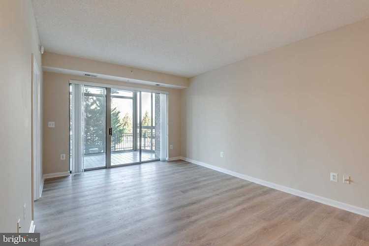 19365 Cypress Ridge Terrace #119 For Sale in Leesburg Photo 1