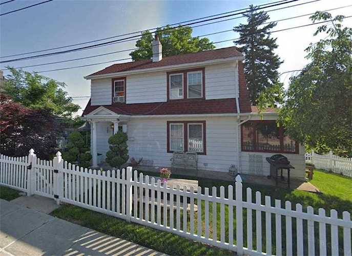 195 Saint Johns Ave Staten Island, NY 10305 | MLS 460016 Photo 1