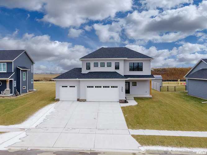 305 W Torrey Pines Dr Eldridge, IA 52748