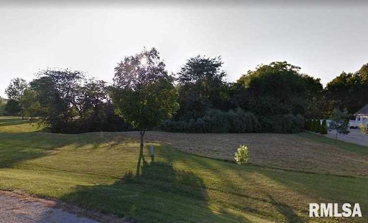 57 Oak Grove Ln Petersburg, IL 62675