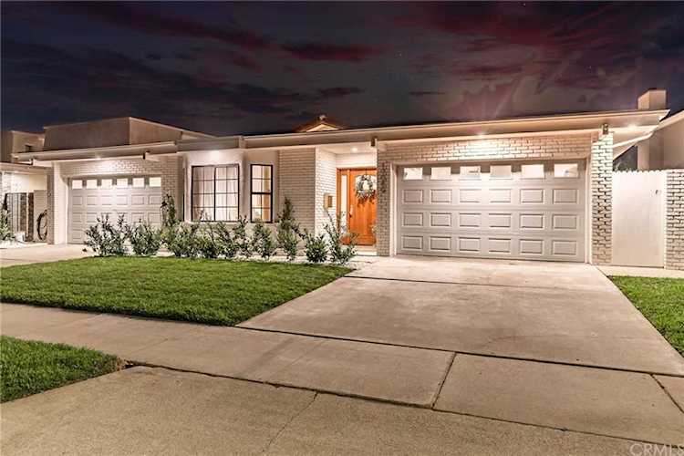 17089 Westport Dr Huntington Beach, CA 92649 | MLS OC22063710 Photo 1