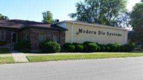 1104 N J St Elwood, IN 46036 | MLS 21769070 Photo 1