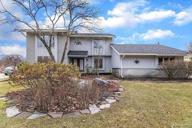 5230 Cardinal Dr Troy, MI 48098 | MLS 2210096793 Photo 1