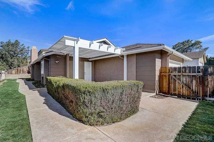 1701 Rosemary Ct Escondido, CA 92026