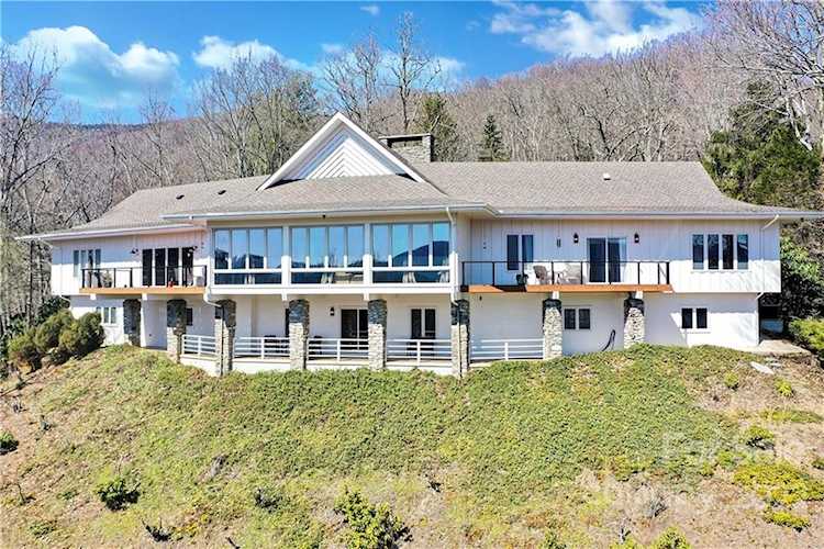 451 Avery Patrick Ln Waynesville, NC 28786