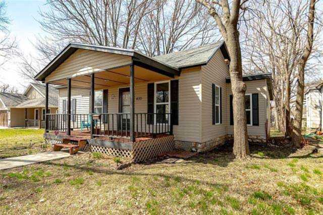 430 S Sycamore St Ottawa, KS 66067 | MLS 2370956 Photo 1