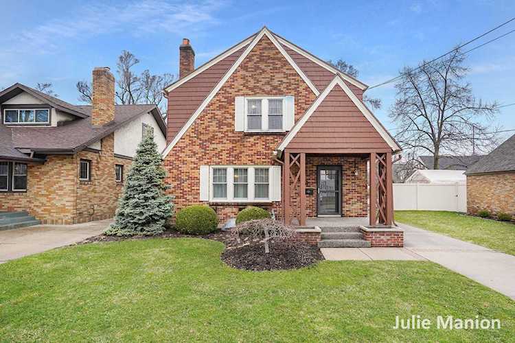 2415 SE Paris Ave Grand Rapids, MI 49507 | MLS 22011542 Photo 1