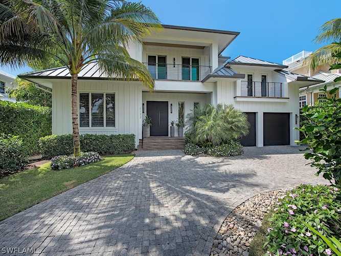 1132 S 7th St Naples, FL 34102