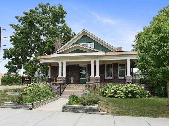 516 N Pine Street Chaska, MN 55318