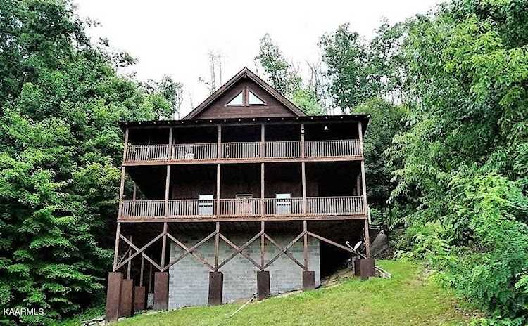 2321 Foxwell Way Sevierville, TN 37876