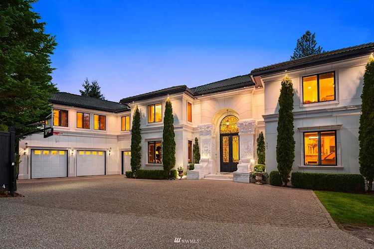 905 Shoreland Dr SE Bellevue, WA 98004