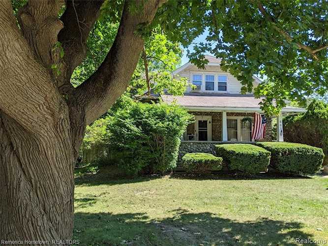 607 Fairbrook St Northville, MI 48167