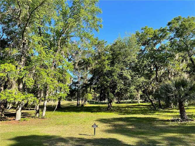 30 Inverness Dr Bluffton, SC 29910