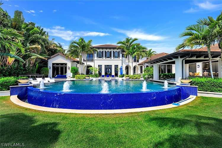 970 Aqua Cir Naples, FL 34102