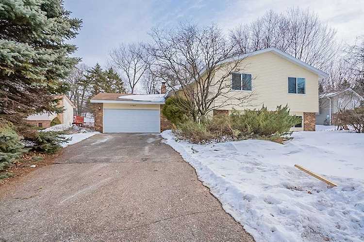4785 Beacon Hill Road Eagan, MN 55122 | MLS 6161043 Photo 1