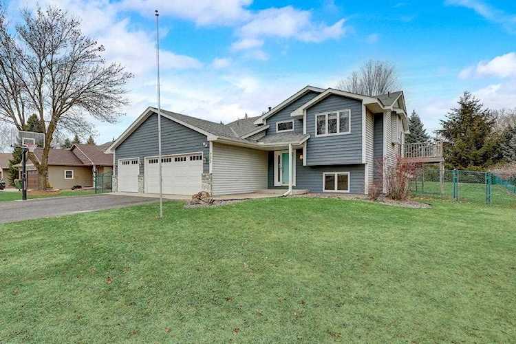 733 Beaver Trail Lino Lakes, MN 55014