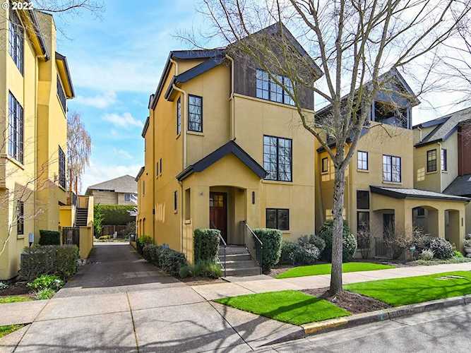 2915 Lord Byron Eugene, OR 97408 | MLS 22440307 Photo 1