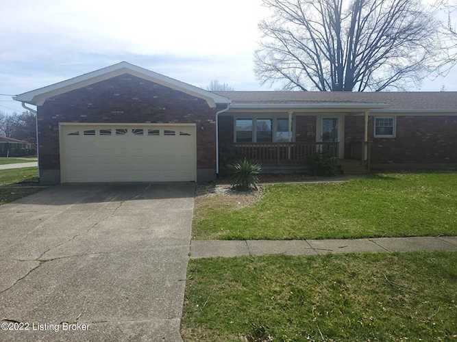 1 Bella Ct Louisville, KY 40216
