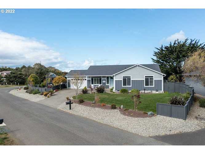 3220 Natalie Bandon, OR 97411 | MLS 22676033 Photo 1