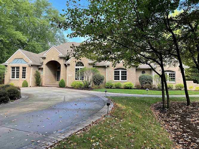 201 N Pineridge Court Muncie, IN 47304