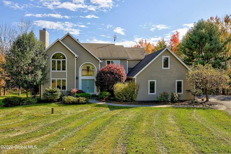 5 Timberland Dr East Greenbush, NY 12061