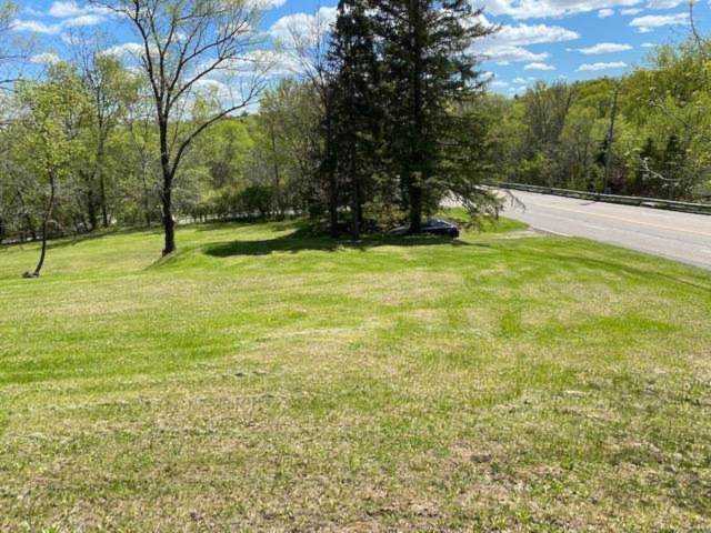 615 Roselawn Avenue W Roseville, MN 55113