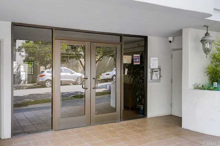 16040 W Sunset Blvd #102, Pacific Palisades, CA 90272 | RubyHome Photo 1