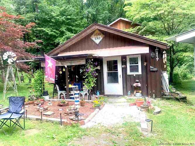 7 Sheeley Dr Rosendale, NY 12472