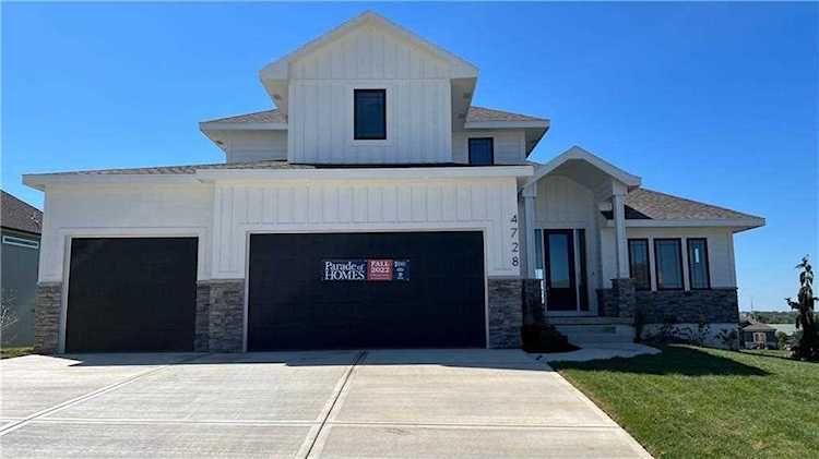 4728 NE Freehold Dr Lee's Summit, MO 64064